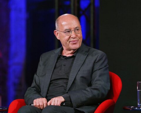 Politiker Gregor Gysi bestreitet Rassismus-Vorwürfe und bietet Gespräch an.