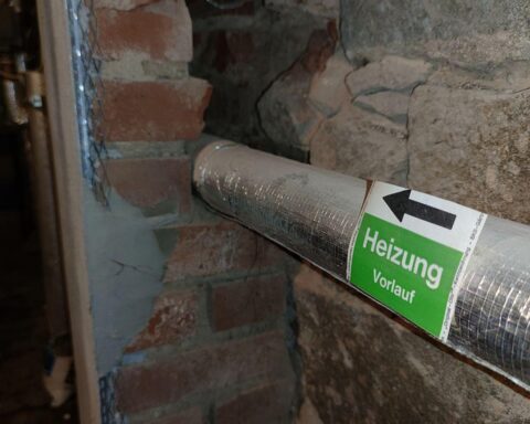 Heizungsrohr in Berlin, Cyber-Attacke auf Fernheizwerk, Datenverschlüsselung, Ransomware-Erpressung.