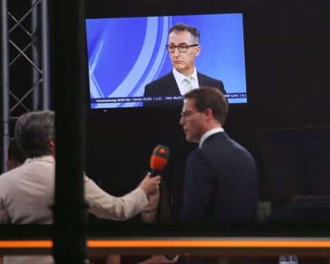 Cem Özdemir und Manuel Hagel diskutieren Koalitionsmöglichkeiten nach der Landtagswahl am 08.03.2026.