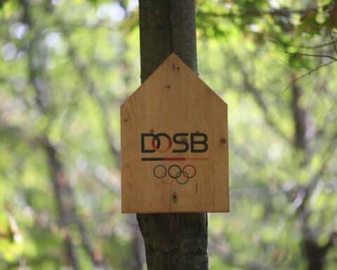 Hamburger Senat präsentiert Finanzkonzept für Olympiabewerbung, mit Fokus auf Einnahmeüberschuss und Investitionen.