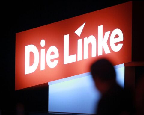 Linke Fraktion in Hamburg, Vorstand bestätigt, kritisiert Senat und teure Großprojekte.