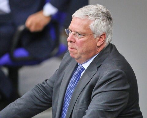 Jürgen Hardt fordert Wachsamkeit wegen Gefahren durch iranische Revolutionsgarde in Deutschland.