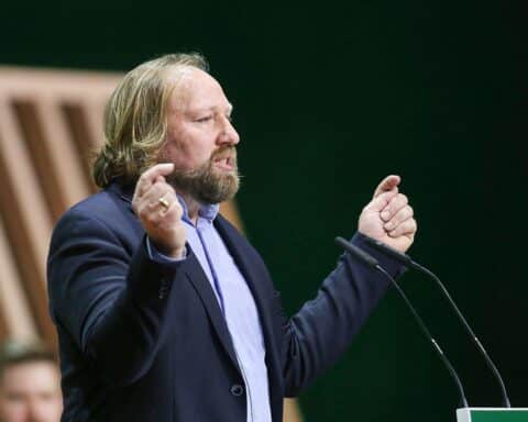 Anton Hofreiter fordert intergouvernementalen Fonds zur Ukraine-Finanzierung, ohne Ungarn einzubeziehen.