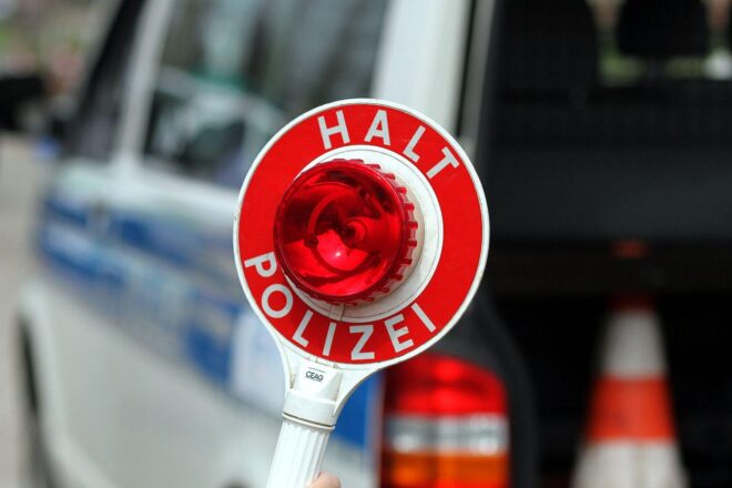 Hohe Mängelquote bei Gefahrgutkontrollen auf A6 bei Sinsheim