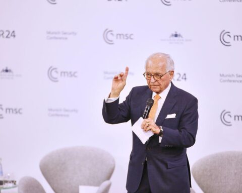 Wolfgang Ischinger kritisiert die US-Politik zum Iran-Konflikt und fordert klare Strategien.