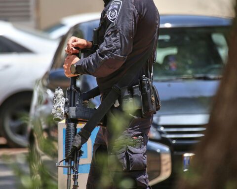 Israelische Soldaten bei gezielter Offensive im Libanon, Luftangriffe und neue Einsatzstrategien im Hintergrund.