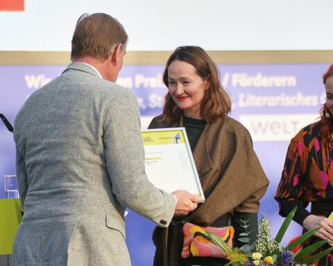 Katerina Poladjan erhält den Preis der Leipziger Buchmesse für ihr Werk "Goldstrand".