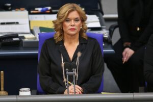 Julia Klöckner reflektiert über Geschäftsordnungsreform und digitale Kommunikation im Bundestag.