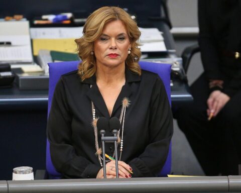 Julia Klöckner reflektiert über Geschäftsordnungsreform und digitale Kommunikation im Bundestag.