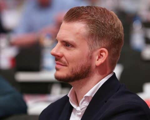 Tim Klüssendorf spricht über völkerrechtswidrigen Militärschlag und die Situation im Iran.