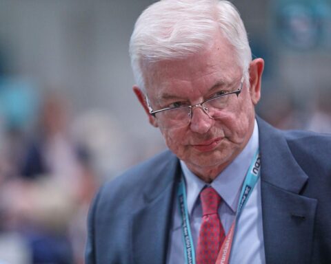 Politische Führungspersönlichkeiten diskutieren Reformen für Wohlstand und soziale Stabilität in Deutschland.