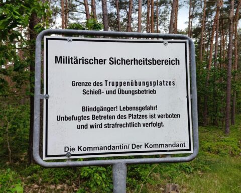 Militärische Fläche, Verwaltung, Bürgerbeteiligung; Diskussion über Nachnutzung und Entschädigung für Kommunen.