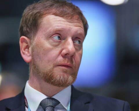 Michael Kretschmer bei der Ministerpräsidentenkonferenz, diskutiert Bürokratieabbau und Staatsmodernisierung.