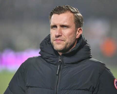 Markus Krösche erklärt, er bleibt Eintracht Frankfurt treu, trotz Spekulationen über seinen Abgang.