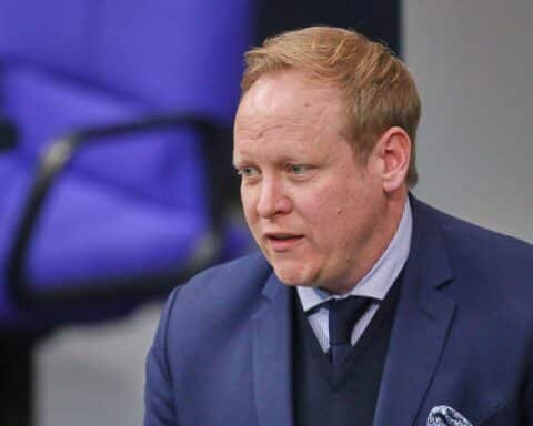 Tilman Kuban spricht über Deutschlands Unterstützung der USA und Kritik an Donald Trump.