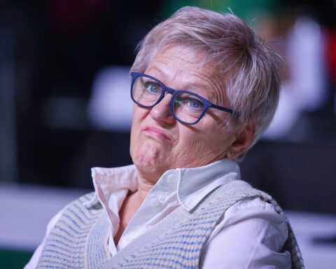 Renate Künast warnt vor innerparteilichen Streitereien nach Özdemirs Wahlerfolg in Baden-Württemberg.