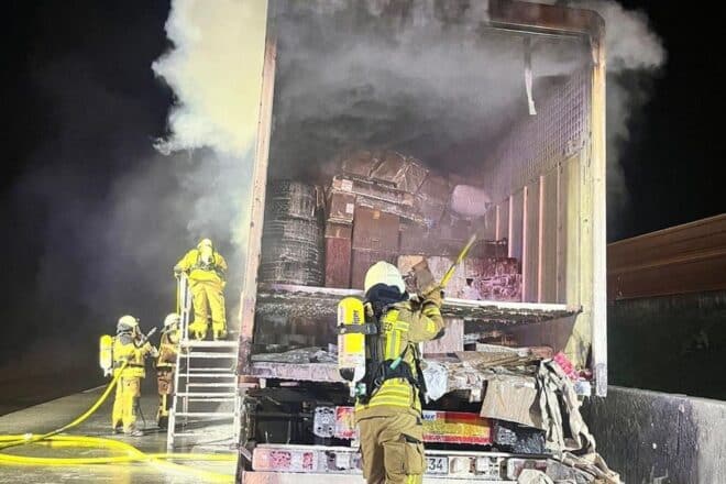 LKW-Brand auf A3 bei Neustadt hält Feuerwehr stundenlang in Atem