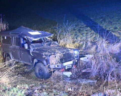 Verunglückter Land Rover im Straßengraben nach Unfall unter Alkoholeinfluss in Wallstawe.