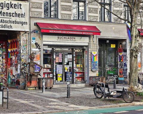 Buchläden im Fokus: Kritik am Ausschluss von Preisträgern durch das Haber-Verfahren in Deutschland.