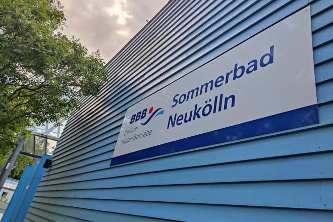 Linke kritisiert Abschaffung der günstigen Berliner Sommer-Badekarte