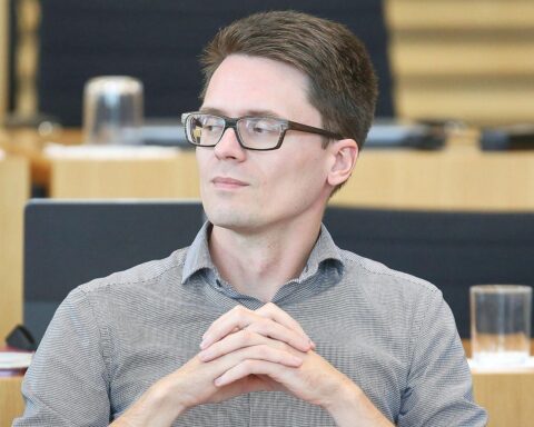 Christian Schaft im Thüringer Landtag, kritisiert Koalition für mangelnde Unterstützung der Beschäftigten.