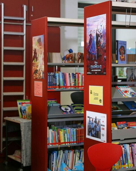 Bild zeigt Kinderbücher, symbolisiert Bildung und Unterstützung für Förderschulen in Lüdenscheid.