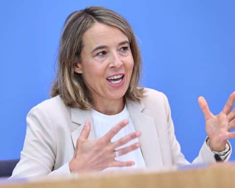 Ulrike Malmendier diskutiert Eurobonds und Verteidigungsfinanzierung in Europa.