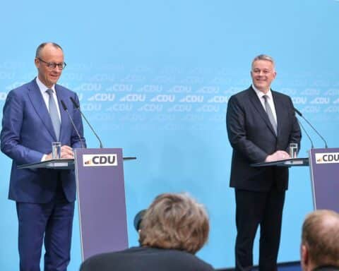 Friedrich Merz und Gordon Schnieder diskutieren Reformpläne für Deutschland nach Wahlsieg der CDU.