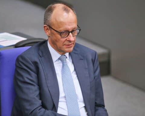 Friedrich Merz und Frank Haun diskutieren über den gemeinsamen Kampfjet zwischen Deutschland und Frankreich.