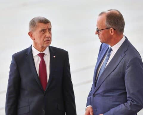Friedrich Merz und Andrej Babis im Kanzleramt, symbolisieren bilaterale Zusammenarbeit Deutschland-Tschechien.