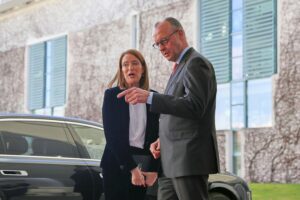 Friedrich Merz und Roberta Metsola im Kanzleramt, Diskussion über EU-Gipfel und Wettbewerbsfähigkeit.