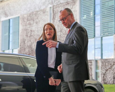 Friedrich Merz und Roberta Metsola im Kanzleramt, Diskussion über EU-Gipfel und Wettbewerbsfähigkeit.