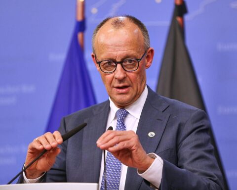 Friedrich Merz telefoniert mit Donald Trump über geopolitische Themen: Iran, Israel, Ukraine.