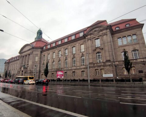 Wirtschaftsministerium in Berlin, Unruhe wegen geleakter Informationen und interner Ermittlungen.