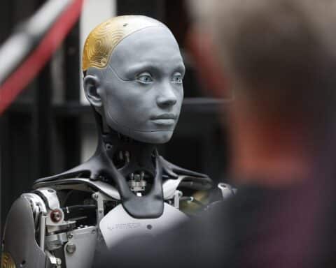 Moderne Technik, Roboter und Bildungsszenen in einem Umfeld für berufliche Weiterbildung.