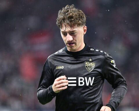 Angelo Stiller und Chris Führich mit Fußball, Nationalmannschaft, Länderspiele gegen Schweiz und Ghana.