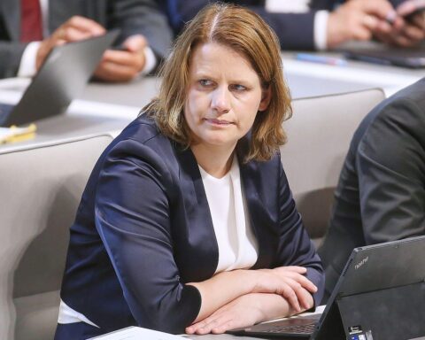 Julia Willie Hamburg verkündet das Ende der Zwangsteilzeit für Förderschul-Fachkräfte in Niedersachsen.