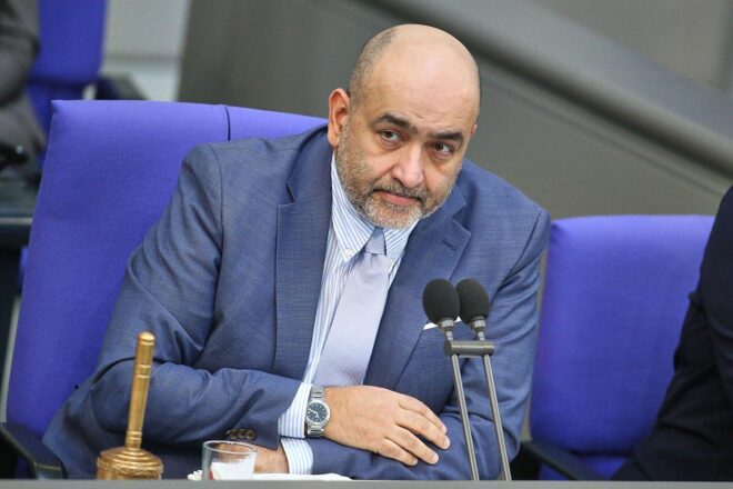 Nouripour fordert Kampf gegen iranische Strukturen in Deutschland