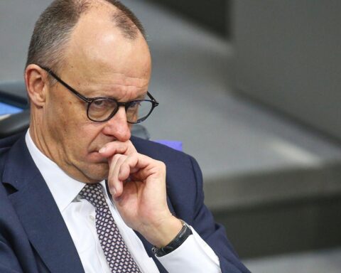 Friedrich Merz und Michael Hüther diskutieren CO2-Bepreisung und Klimaschutzstrategien in Deutschland.