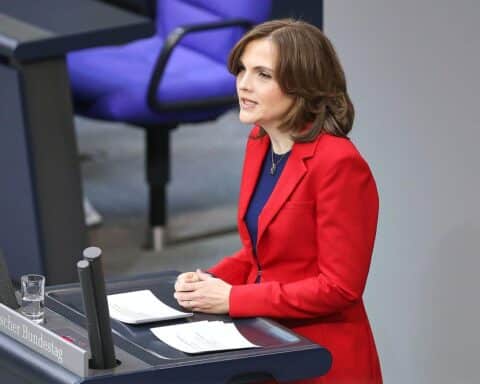 Elisabeth Kaiser kritisiert Stopp des Erweiterungsbaus der Deutschen Nationalbibliothek in Leipzig.