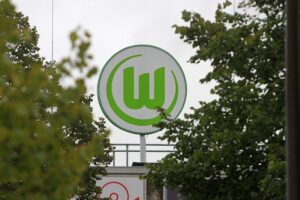 Wolfsburg: Fanschaos vor Spiel, Polizei und Sicherheitskräfte angegriffen, mehrere Verletzte und Festnahmen.