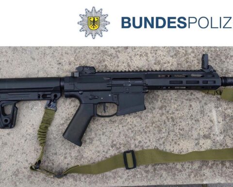 Bundespolizei entdeckt Softairwaffe bei Fahrzeugkontrolle am Grenzübergang Bad Muskau.