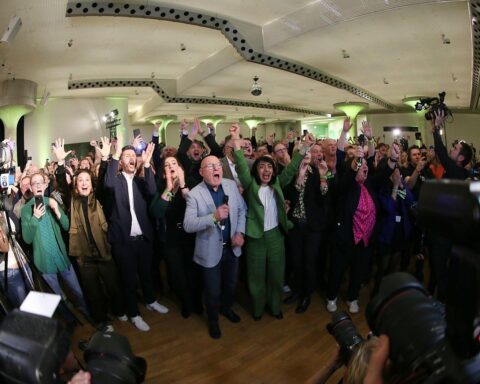 Grüne feiern Wahlsieg, CDU und AfD folgen; SPD, Linke, FDP kämpfen um Einzug.