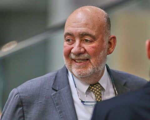 Ron Prosor spricht über den Iran, Regimewechsel und Deutschlands Rolle im Podcast.