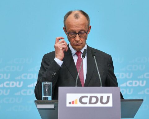 Friedrich Merz bespricht energiepolitische Herausforderungen und Reformpläne in Berlin.