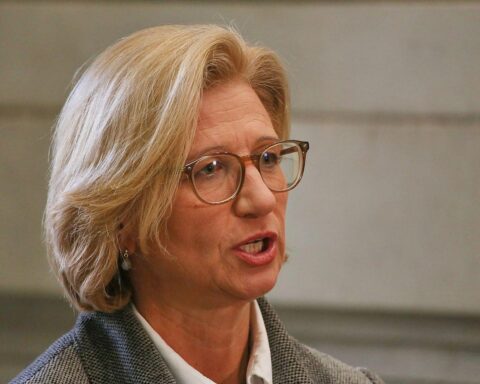 Anke Rehlinger fordert SPD zu strategischen Verbesserungen und Themenfokus nach Wahlniederlage auf.