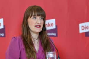 Heidi Reichinnek diskutiert Mehrwertsteuerreform im Bundestag, betont Unterstützung für Grundnahrungsmittelentlastung.
