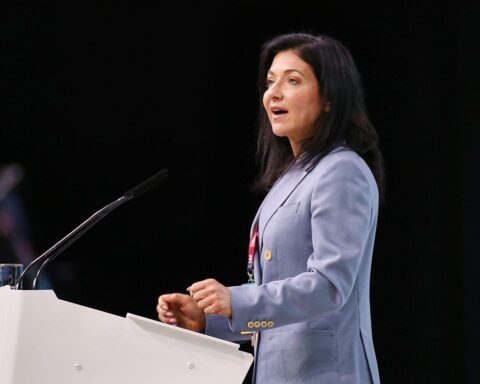 Politikerin kritisiert Reiche: Fokus auf fossile Energien gefährdet Verbraucher und erzeugt Unsicherheit.