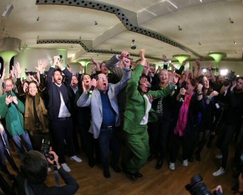 Ulf Kämpfer gratuliert Cem Özdemir zum Wahlsieg der Grünen mit ernüchterndem SPD-Ergebnis.