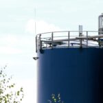 Öltanks symbolisieren die Debatte über hohe Spritpreise und Kartellrecht in Deutschland.